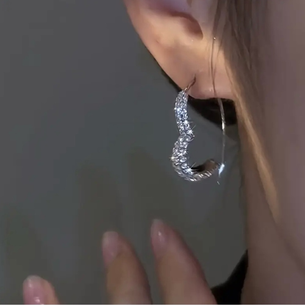 Brand New Luxury Crystal Inlay Hollow Heart Earrings - Picture 6 of 7